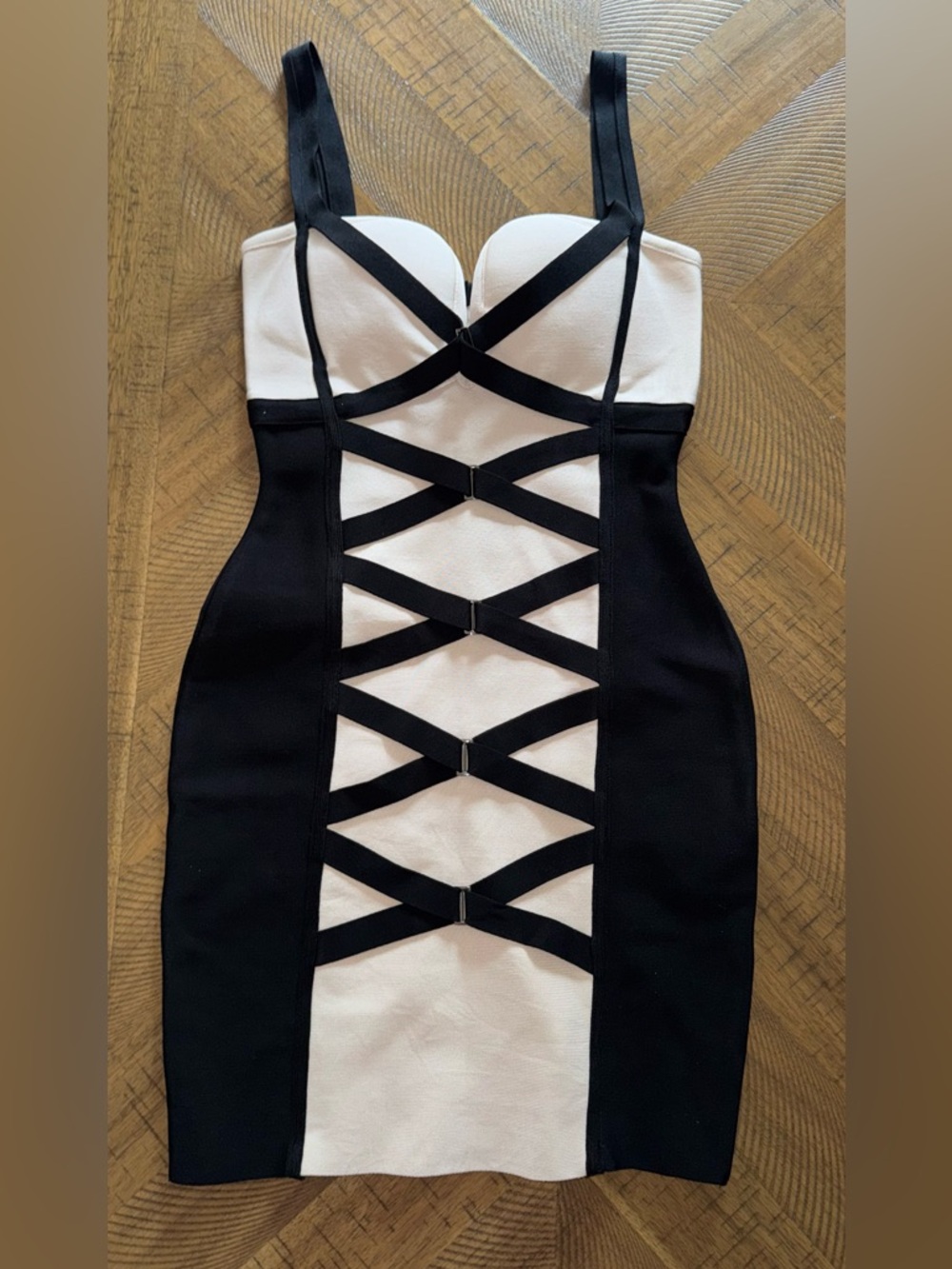 Black & Cream Criss-Cross Form Fitting Strappy Bodycon Dress - size Medium